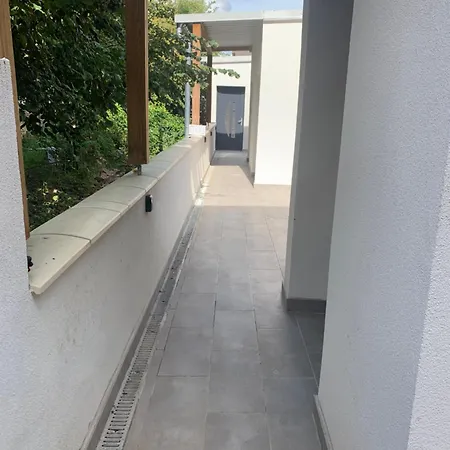 Jolie Maisonnette Avec Terrasse Centre Appartement