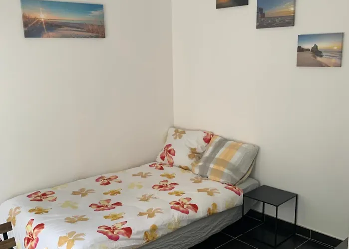 Jolie Maisonnette Avec Terrasse Centre *